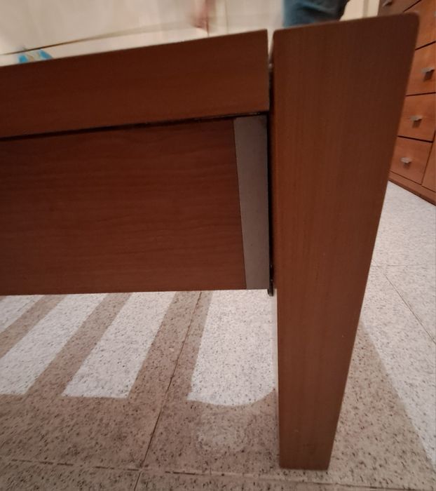 Cama em madeira maciça