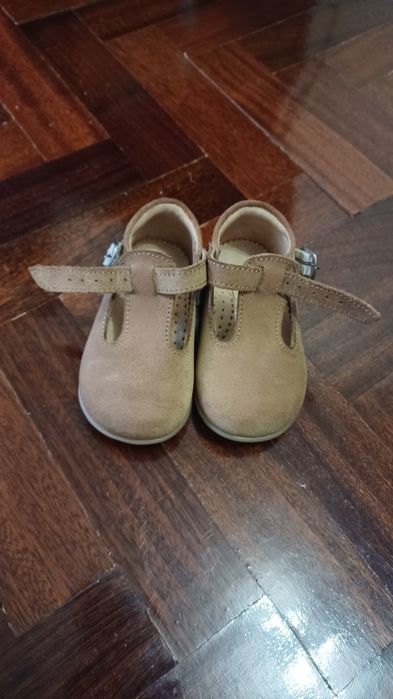 Sapatos da marca pó de talco TAM 19 (nunca usado)