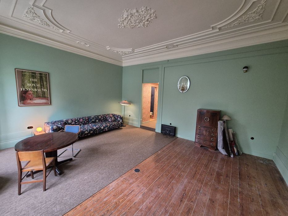 Sala ampla no centro do Porto