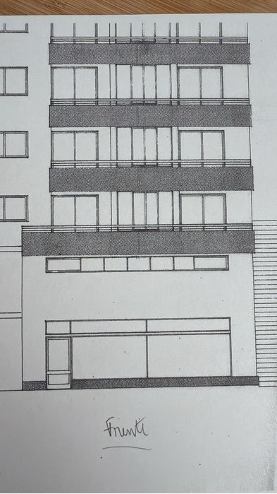 Edificio para remodelação e/ou alteração utilização.