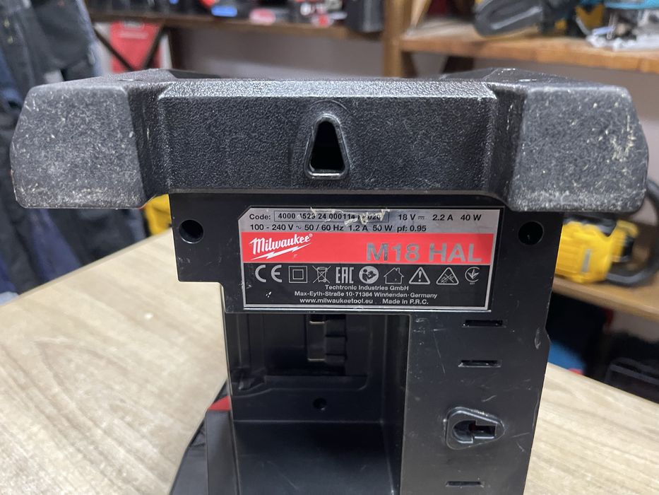 Milwaukee M18 HAL / акумуляторний ліхтар Мілвокі