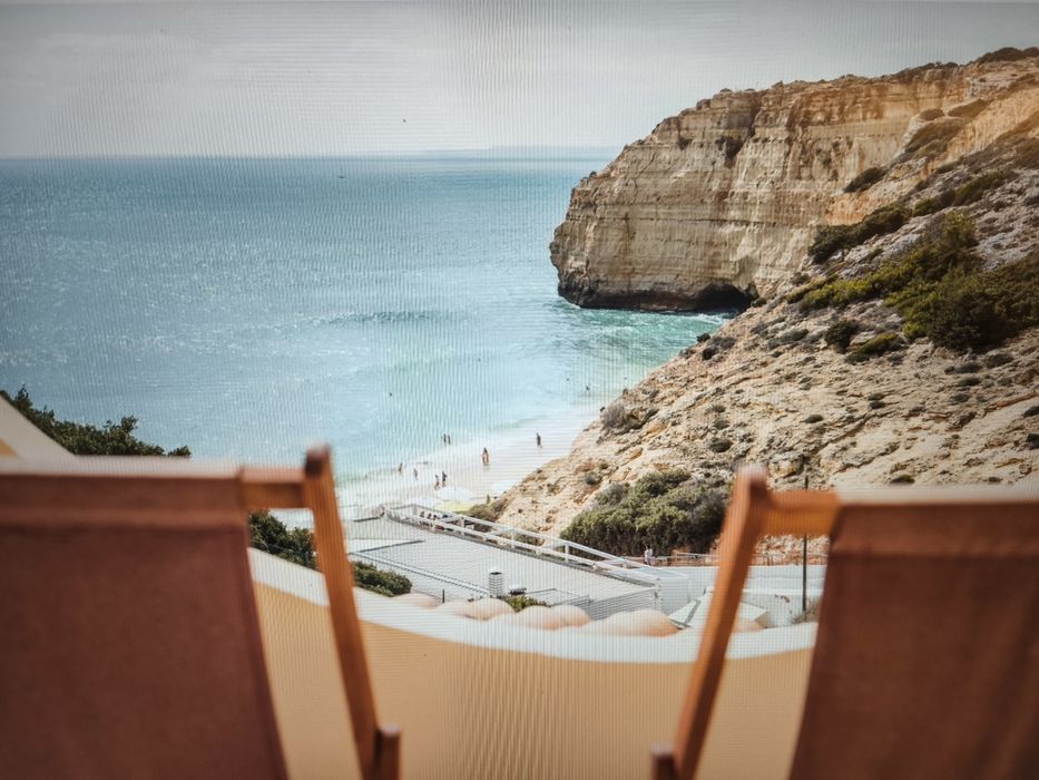 Alugo à semana apartamento T2  frente à praia Vale Centeanes Algarve