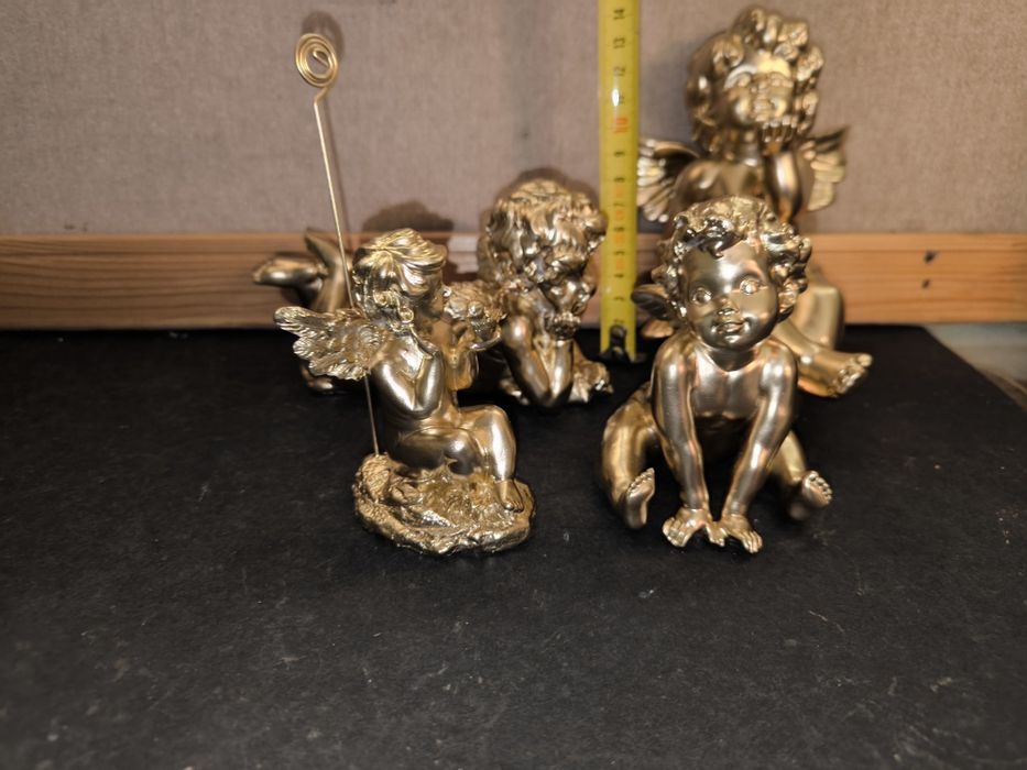Conjunto de 4 anjos dourados.
Conjunto decorativo de quatro anjos em d