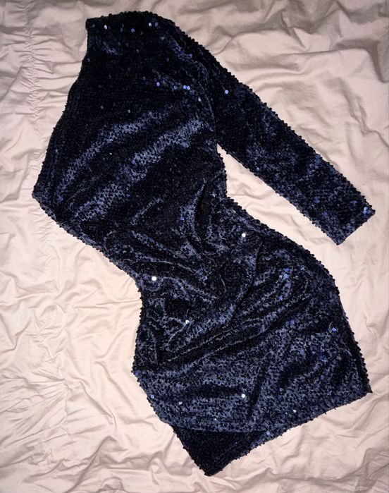 Ефектна сукня для вечірок в паєтках