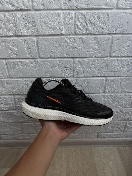 saucony triumph - купити чоловіче взуття - Ціна на OLX.ua