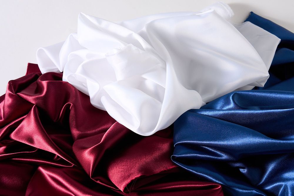 Tecidos acetinados 1,50 x 1,00 m, excelente estado