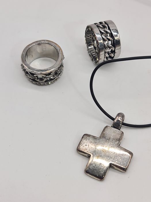Conjunto de par de anéis e colar retro