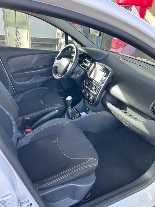 Clio 2016 bem estimado