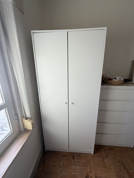 Armario branco modelo KLEPPSTAD