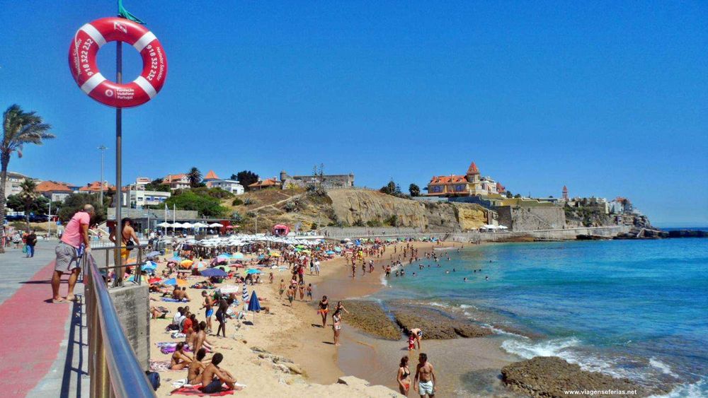 Quarto Cascais-Estoril, em vivenda  de alto  padrão.