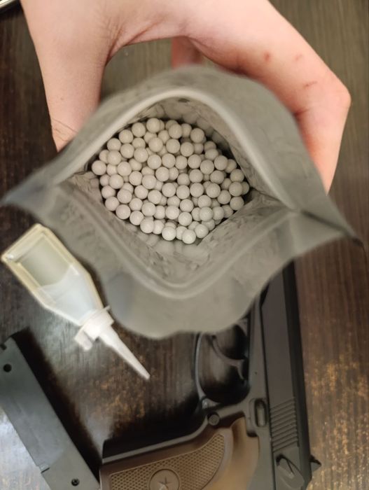 Іграшковий пістолет Макарова