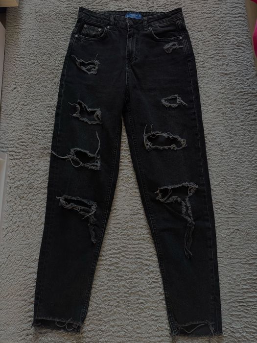 Spodnie z dziurami
