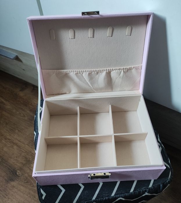 Szktułka na biżuterię + zestaw spa