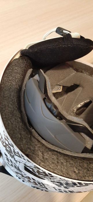 Kask narciarski Giro z uchwytem Go Pro