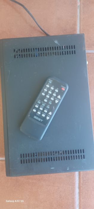 Receptor de Parabólica com comando a funcionar perfeitamente.