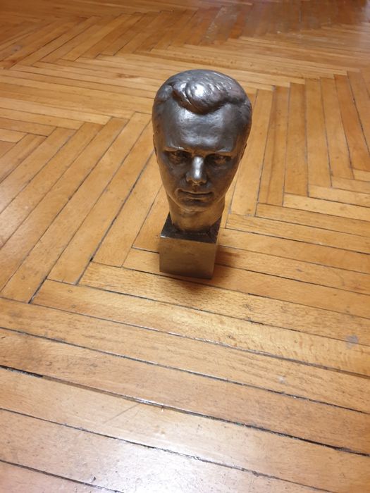 Бюст Гагарина ..