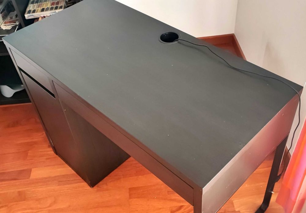 Secretária em preto