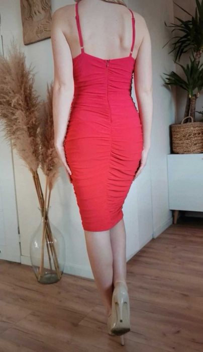 Czerwona sukienka z różą Loola