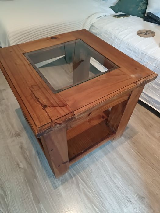 Vendo 2 moveis madeira maciça