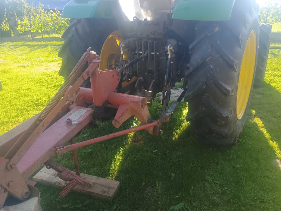 John Deere 6100  John Deere 3300