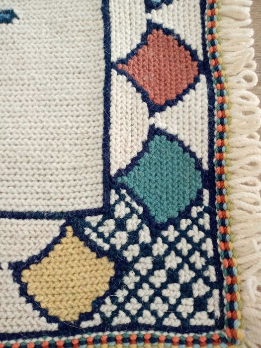 Tapete Arraiolos,140x86cm.Entrega Setúbal ou CTT.LER DESCRIÇÃO TOTAL.