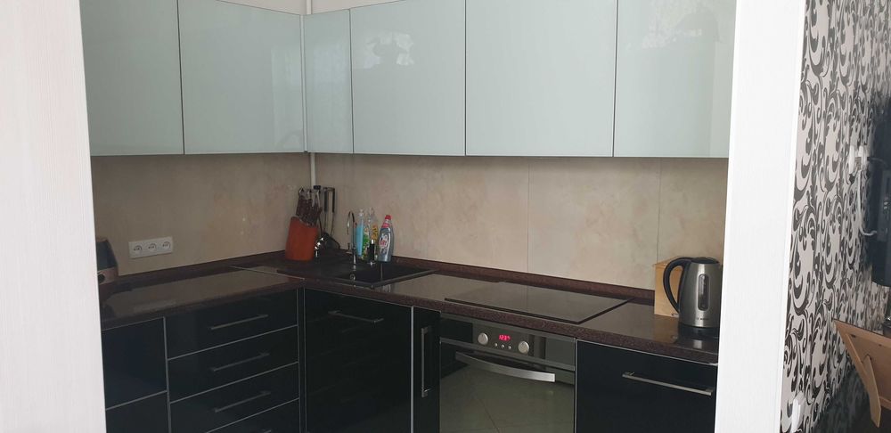 Продам квартиру в центрі, з великим простором, ремонтом,  паркомісце