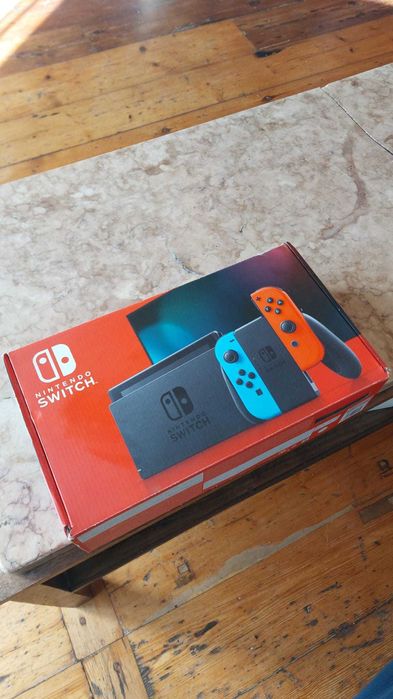 Nintendo Switch semi-novo na caixa