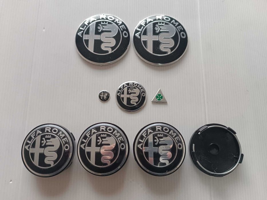Alfa Romeo - Conjunto kit de 9 emblemas/símbolos e centros de jante