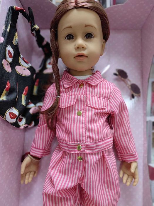 Лялька кукла Laura Gotz у рожевому костюмі, 50 см