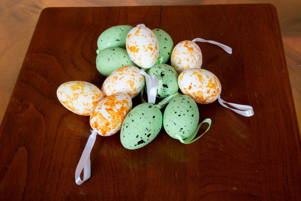 Ovos de esferovite para decoração