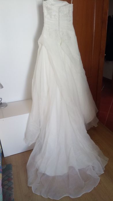 Vestido de Noiva com véu