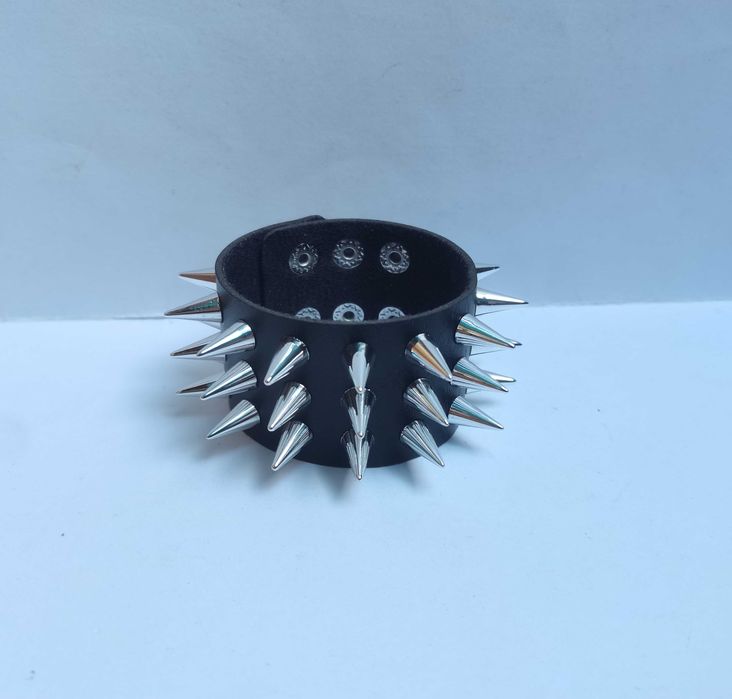 Pieszczocha, bransoletka: 3-rzędowe srebrne kolce (metal, rock, punk)