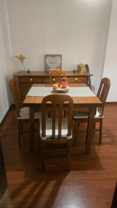 Mesa jantar extensivel+ 4 cadeiras