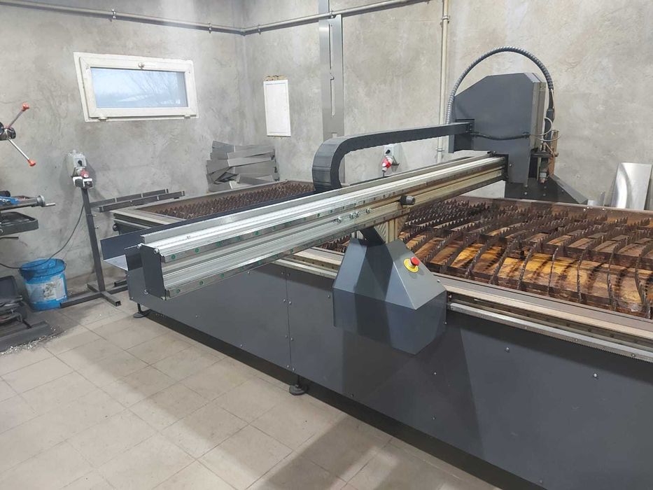 Ploter plazmowy CNC 1530 mm x 3030 mm źródło plazmy Hypertherm 65 SYNC