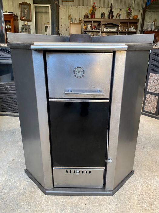 Vendo salamandra toda em inox de canto com forno e fogão pra cozinhar como nova
