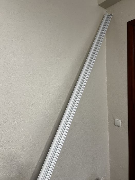 Карниз для стелі