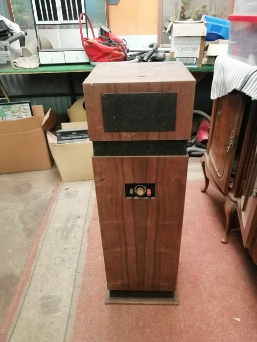 Coluna de som 1972 JBL S109 a testar