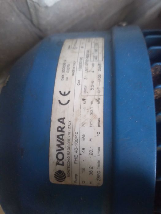 Pompa LOWARA FHE 40-160/40, mobilna na wózku transportowym.
