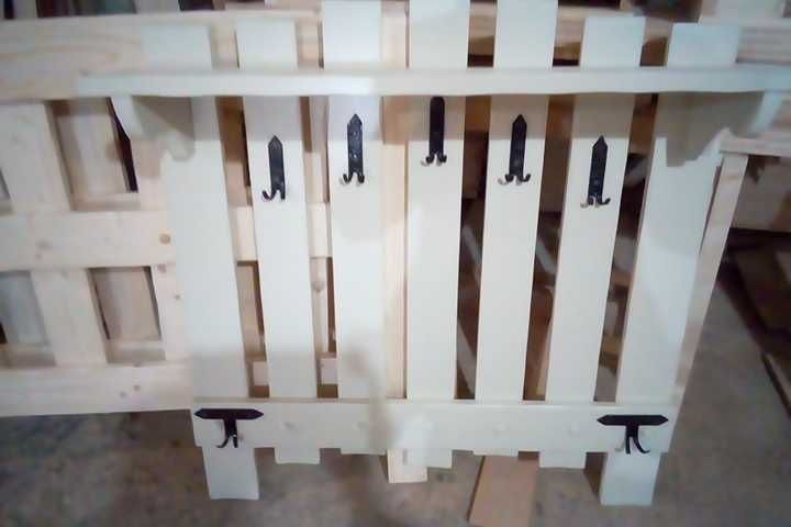 Вішак - полка з дерева, Вішак Добряк