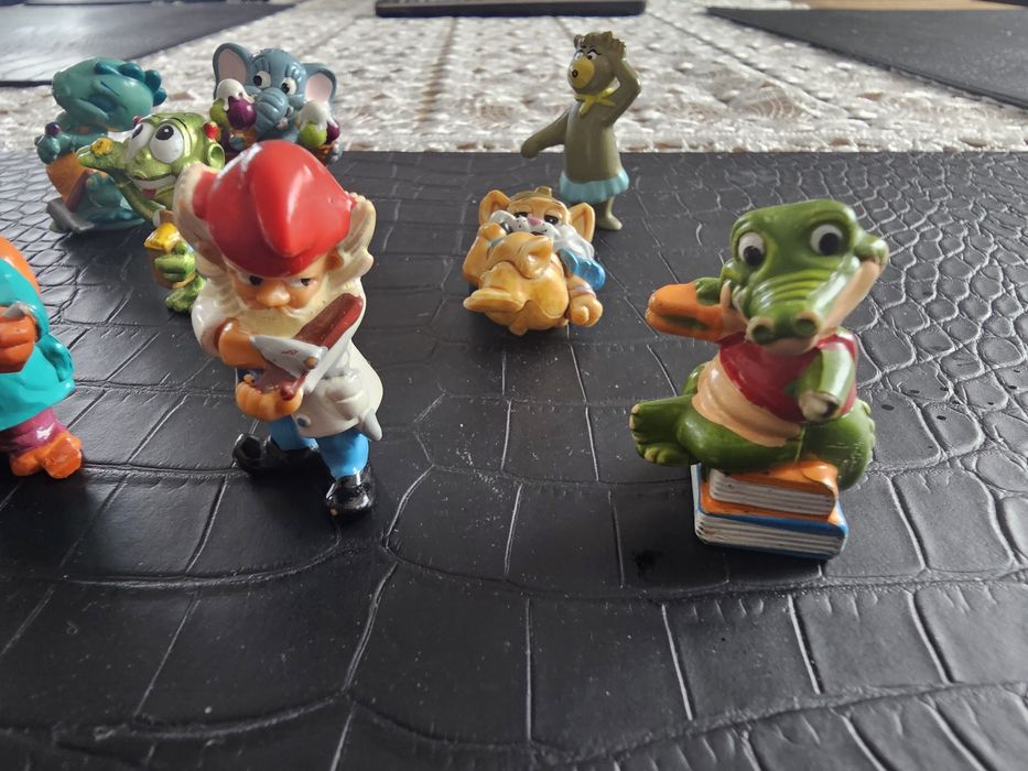 Kinder niespodzianka figurki kolekcjonerskie