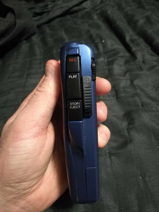 Синій диктофон Olympus