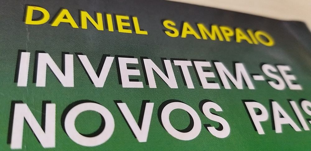 Inventem-se Novos Pais de Daniel Sampaio.