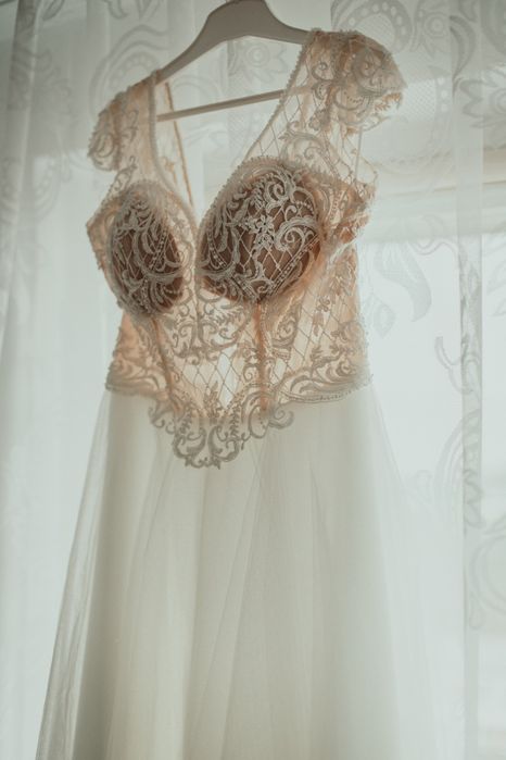 Piękna suknia ślubna 38/40