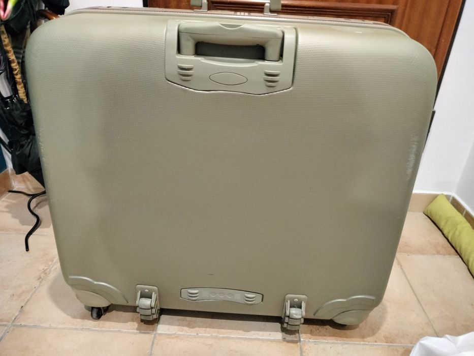 Mala de viagem usada