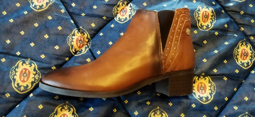 Botas em pele NR (37)