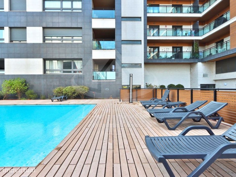 Apartamento T3 com box no Condomínio Blue Garden, em Sacavém
