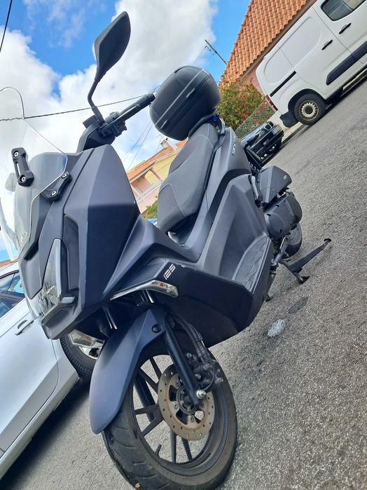 Kymco Skytown 125cc (2024) – Estado de Nova | 12.000km | Econômica (40km/L)