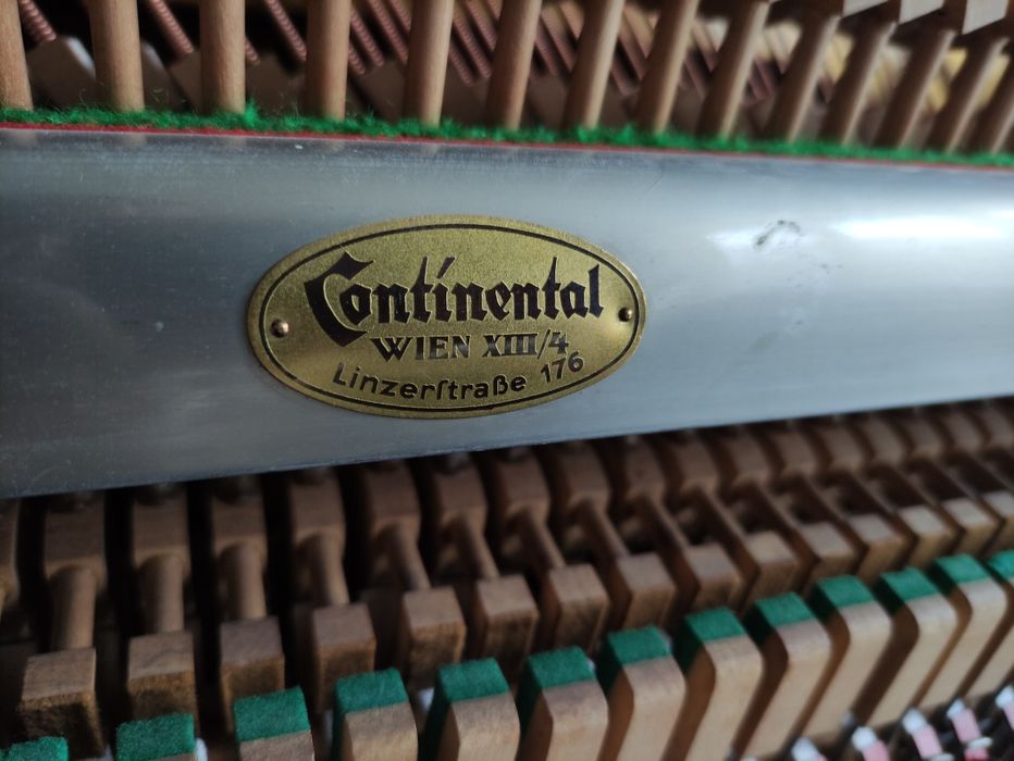 Pianino Sommerfeld, odrestaurowane, gratis ława.