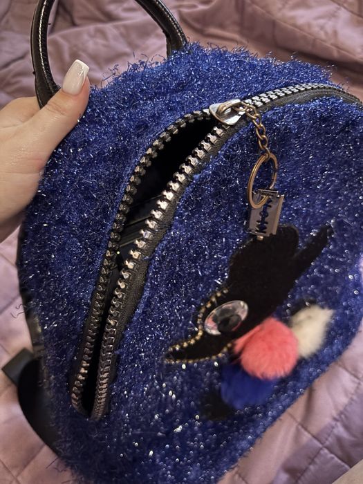 Стильний пухнастий рюкзак