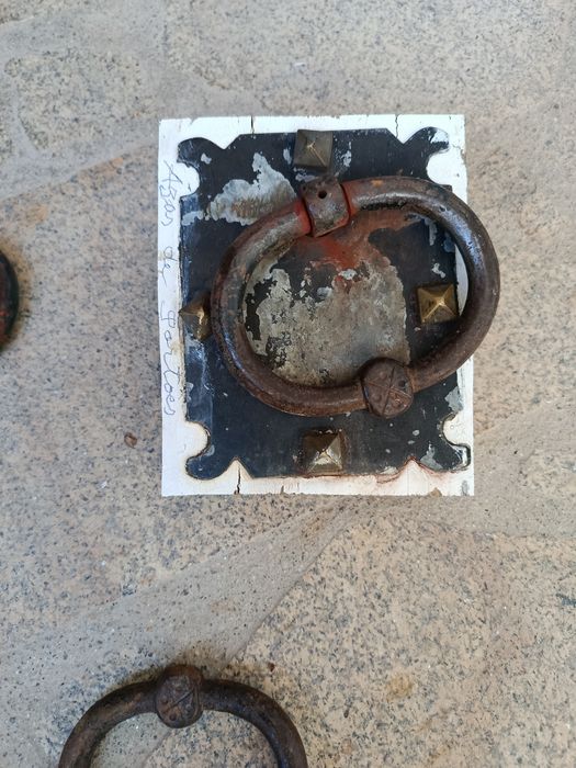 Asas de portões em ferro